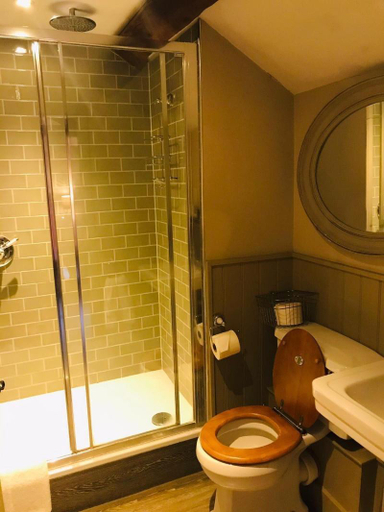 Bathroom 3, The Three Pigeons, Oxfordshire