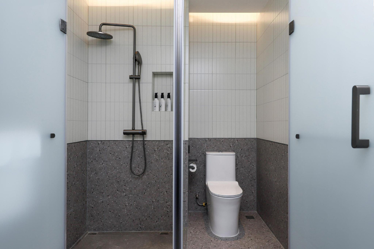 Bathroom 3, Country Inn & Suites by Radisson Wuhan Caidian Economic Development Zone Changfu Industrial Park, Wuhan