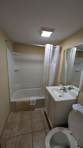 Bathroom 3, Slumberland Motel Mount Holly, Burlington