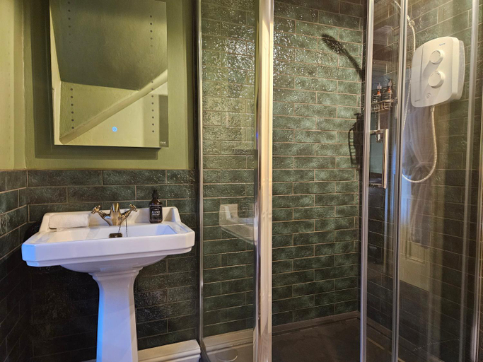 Bathroom 4, Afallon Townhouse, Gwynedd
