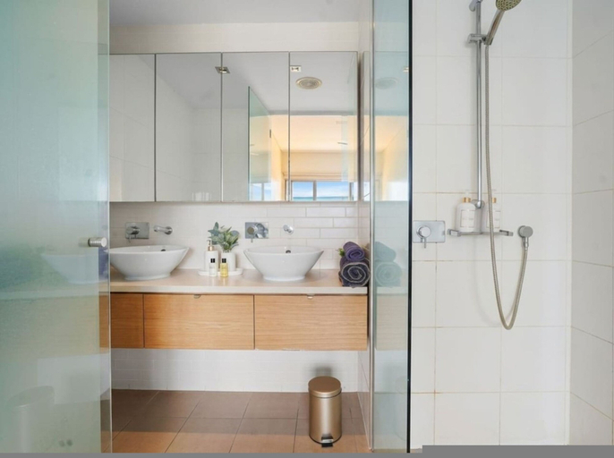Room 3, Zen Bayside Seaview - Balcony - Shared Pool, Darwin