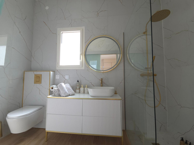 Bathroom 4, Mas au Cœur de La Provence & SPA, Bouches-du-Rhône