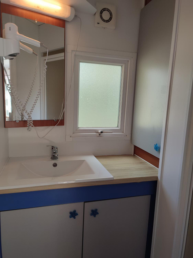 Bathroom 3, Espace Nature de Sabatoux, Haute-Loire