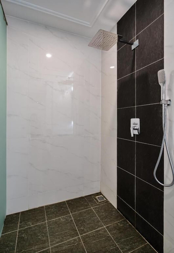 Bathroom 3, Tao Dan Hotel, District 1