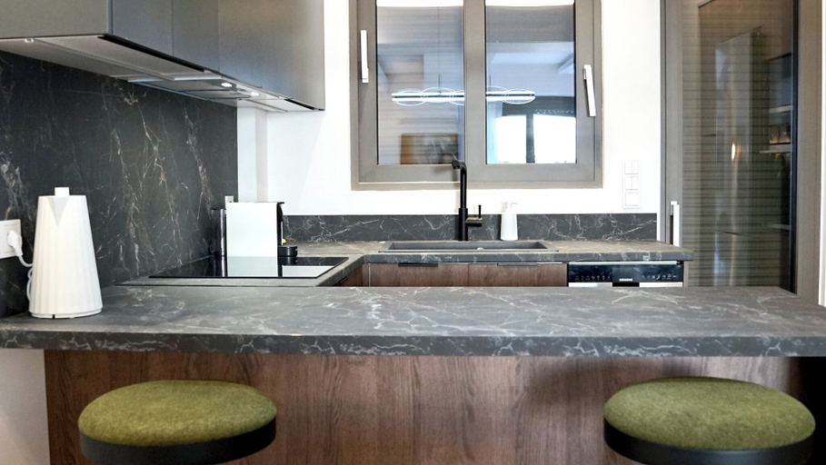 Private kitchen 4, Alimos Escape 2, Attica