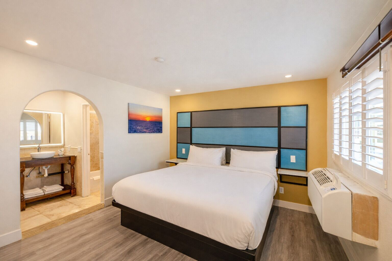 Room 5, Avenida VIctorville by Aurelia, San Bernardino