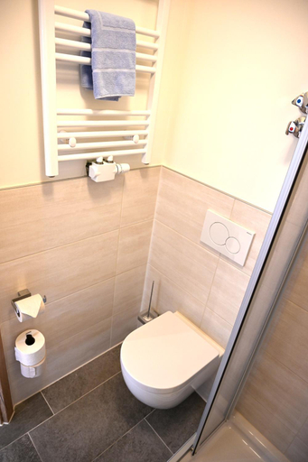 Bathroom 2, Pension Markl Augsburg, Augsburg