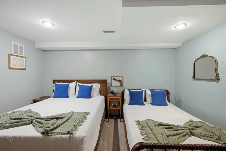 Room 2, Loveland Luxury Getaway Pool Golf Course, Clermont