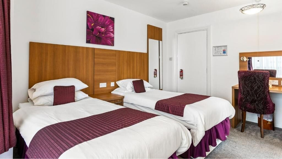Bedroom 4, Sandy Lodge Hotel, Cornwall
