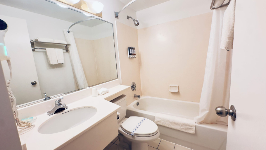 Bathroom 5, Flushing Central Hotel 88, New York