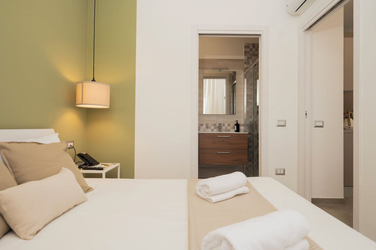 Room 2, Zest House, Napoli