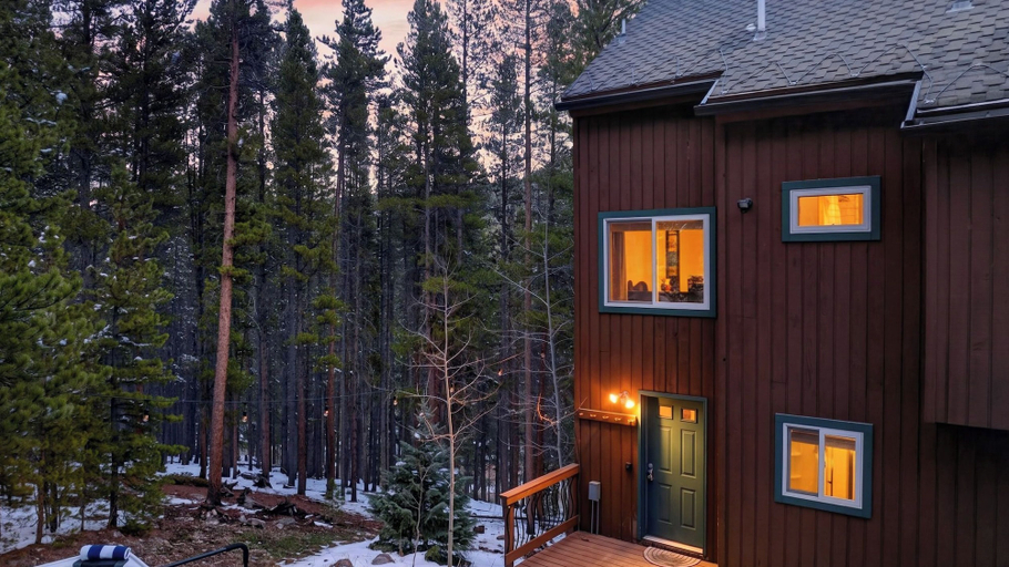 Interior 2, Blue River Hideout by Avantstay Private Hot Tub + Fire Pit + Sunroom + Mountain Views, Summit