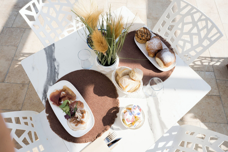 Outdoor dining 4, Villa Rossa, Napoli