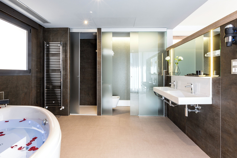 Bathroom 5, Hotel Spa Ciudad de Binefar, Huesca