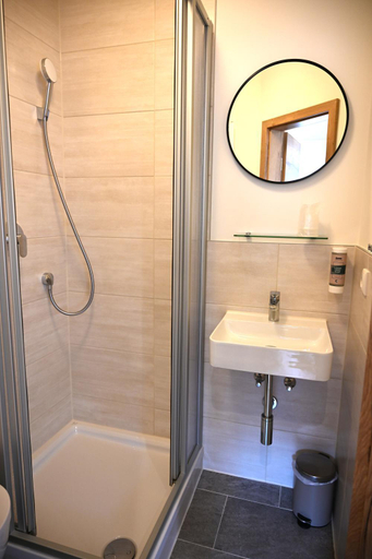 Bathroom 3, Pension Markl Augsburg, Augsburg