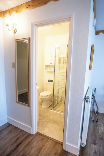 Bathroom 4, Edelweiss Inn Nova Scotia, Annapolis