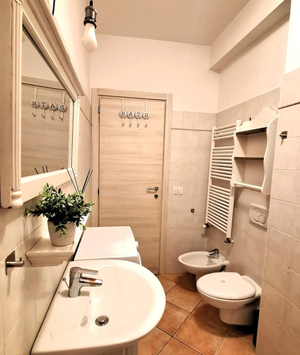 Bathroom 4, Al Glicine Apartments, Verona