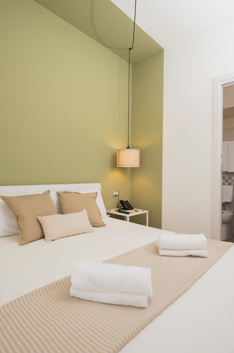 Room 5, Zest House, Napoli
