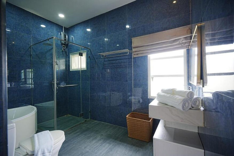 Bathroom 4, La Villa des Chien, Sattahip