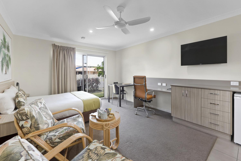 Bedroom 2, Beachside Boutique Motel Mackay, Mackay - Pt A