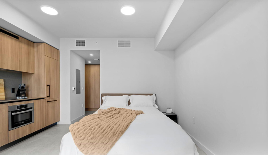 Room 3, 501 First Studio Pool Access and Pet Spa, Miami-Dade