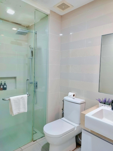 Bathroom 5, One Bukit Ceylon by Roomy, Kuala Lumpur