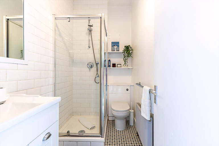 Bathroom 4, Charming First Floor Flat in Tufnell Park, London