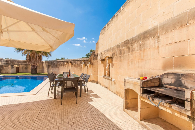 Others 5, Centre Island Gozitan Farmhouse & Pool