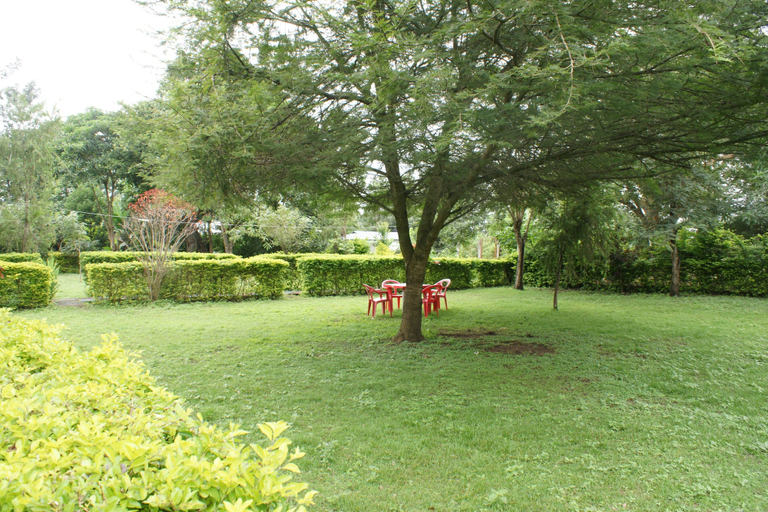 Outdoor dining 3, Tuvela Safari Park, Meru