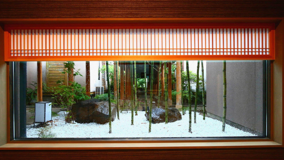 Others 2, Ryokan Otsukien, Ueki