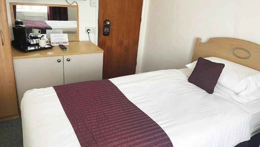 Bedroom 4, Sandy Lodge Hotel, Cornwall