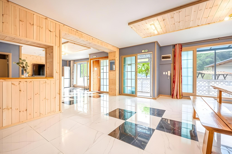Others 5, Pozu Marine Pension, Paju