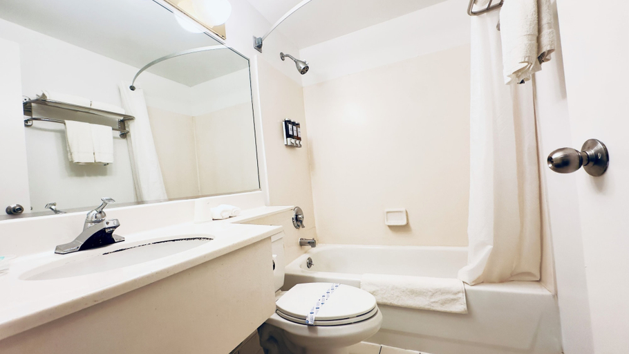 Bathroom 5, Flushing Central Hotel 88, New York