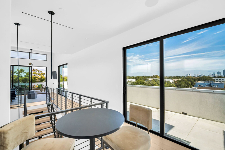 Room 3, Penthouse 4 Floors Downtown Central Balcony, Pinellas