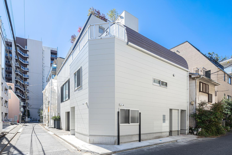 Exterior & Views