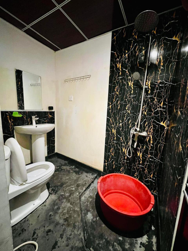 Bathroom 3, Lodgepole pine resorts, Welimada