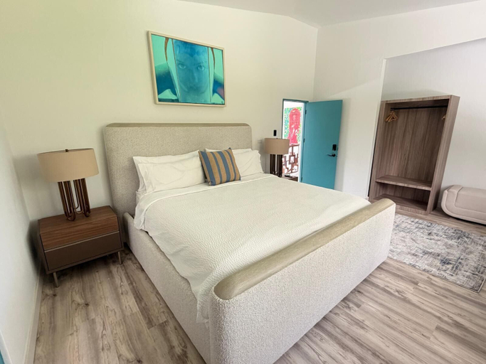 Room 5, Villa Paradiso