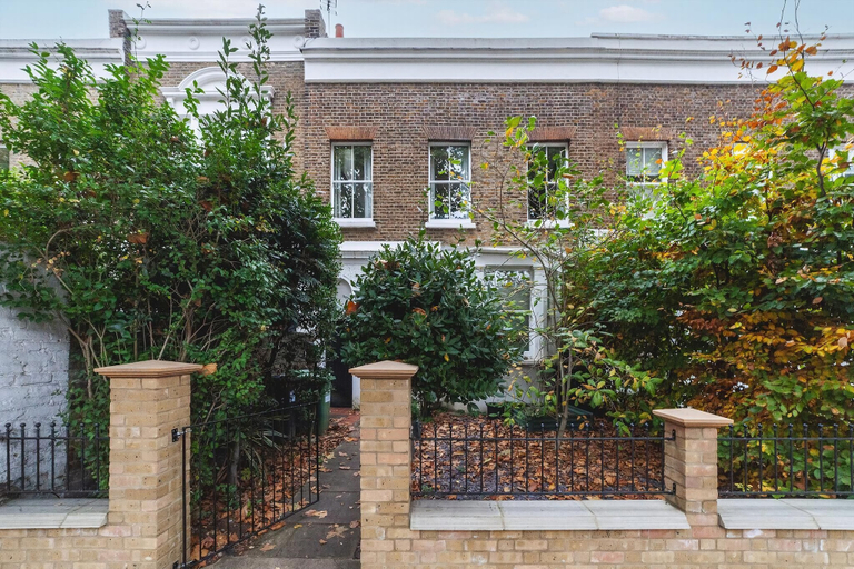 Exterior & Views, Charming One-Bed Oasis in Hammersmith, London