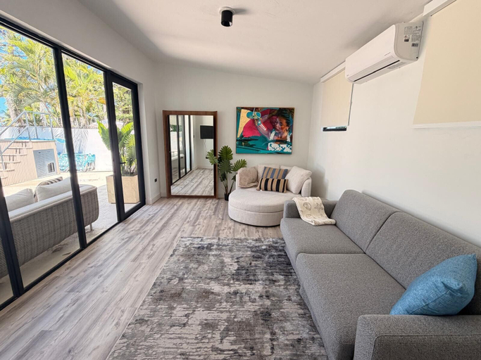 Living area 4, Villa Paradiso