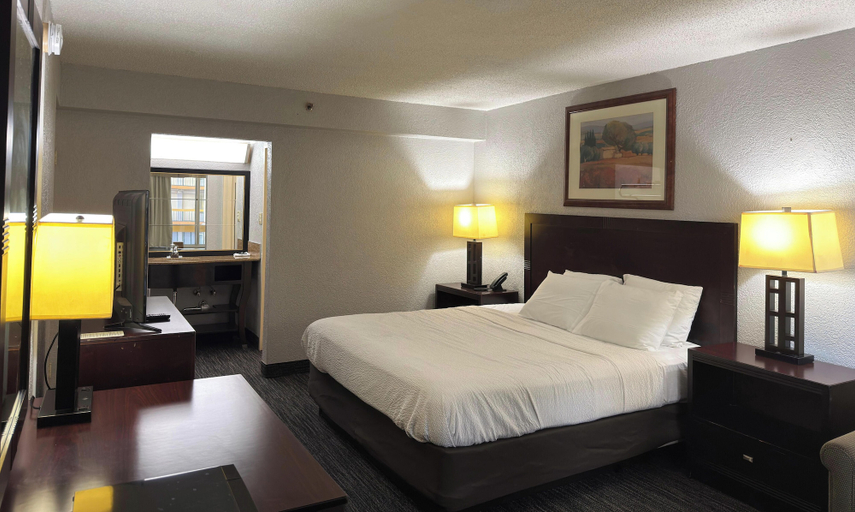 Bedroom 3, The Lodge Hotel and Banquets, Saint Louis
