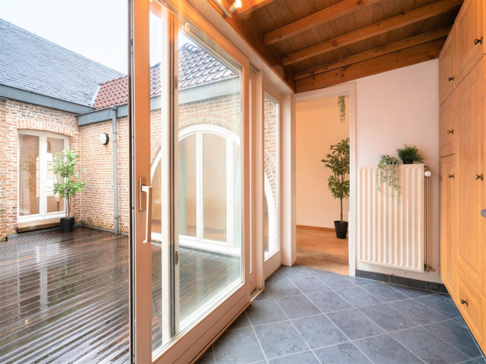 Others 5, Deluxe Capital Street Stay for 12, Antwerpen