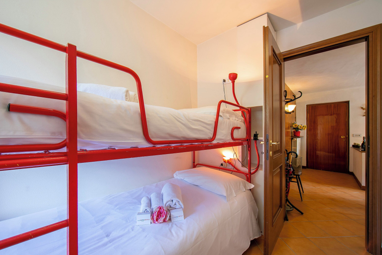 Bedroom 2, Bramé La Fam 32 (few steps from skiing), Torino