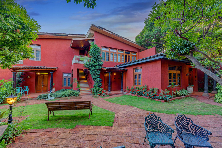 Exterior & Views