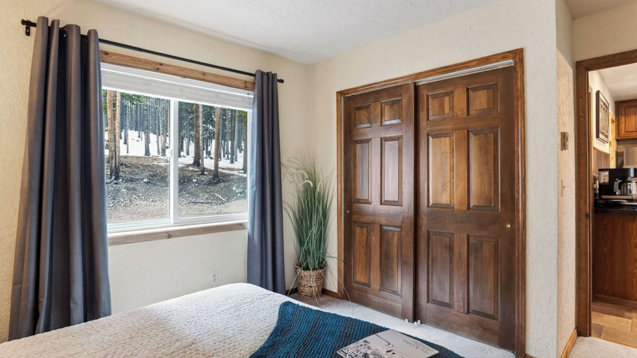 Interior 5, Blue River Hideout by Avantstay Private Hot Tub + Fire Pit + Sunroom + Mountain Views, Summit