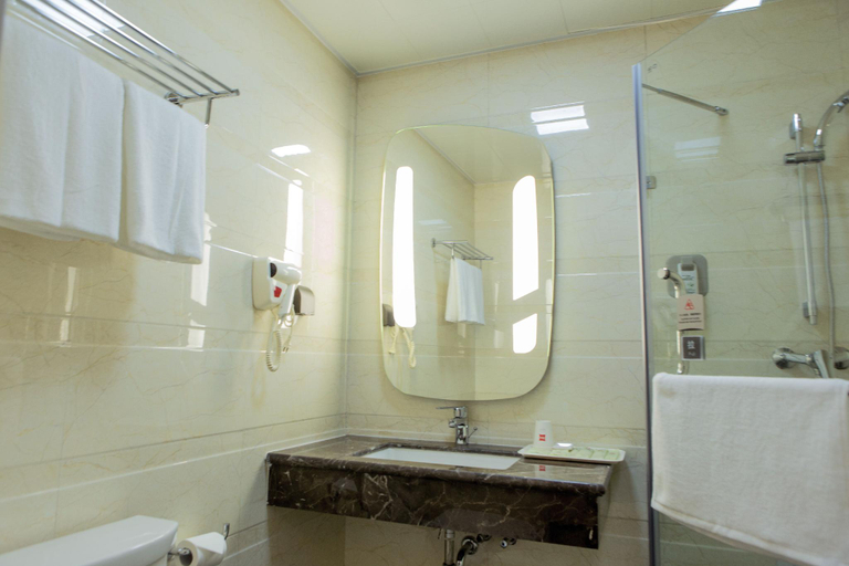 Bathroom 4, ibis Xinzhou Qiyi Road Hotel, Xinzhou