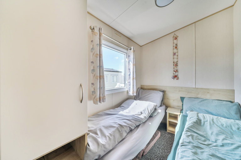Room 3, Sleeps 8 - Communal Spa Access - Parking, Denbighshire