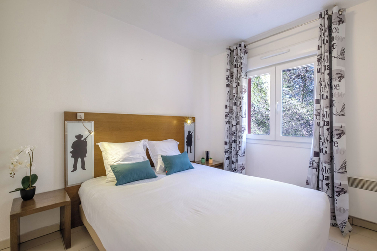 Bedroom 3, Comfort Aparthotel Antibes Le Maestria, Alpes-Maritimes