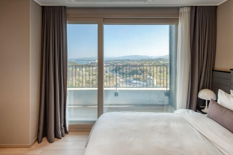 Bedroom 2, The BlueMark Hotel Sokcho, Sokcho
