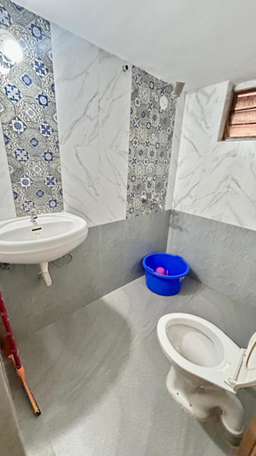 Bathroom 3, Muffys Baga Apartment, North Goa
