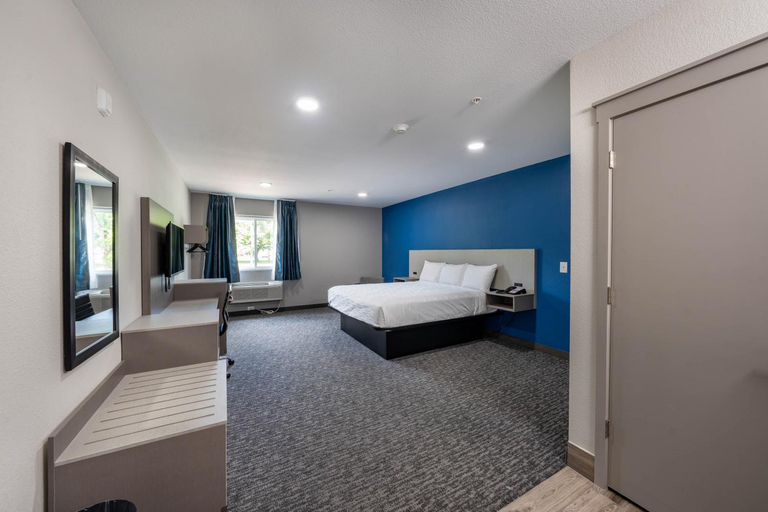 Bedroom 3, Hummingbird Hotel, Sumner